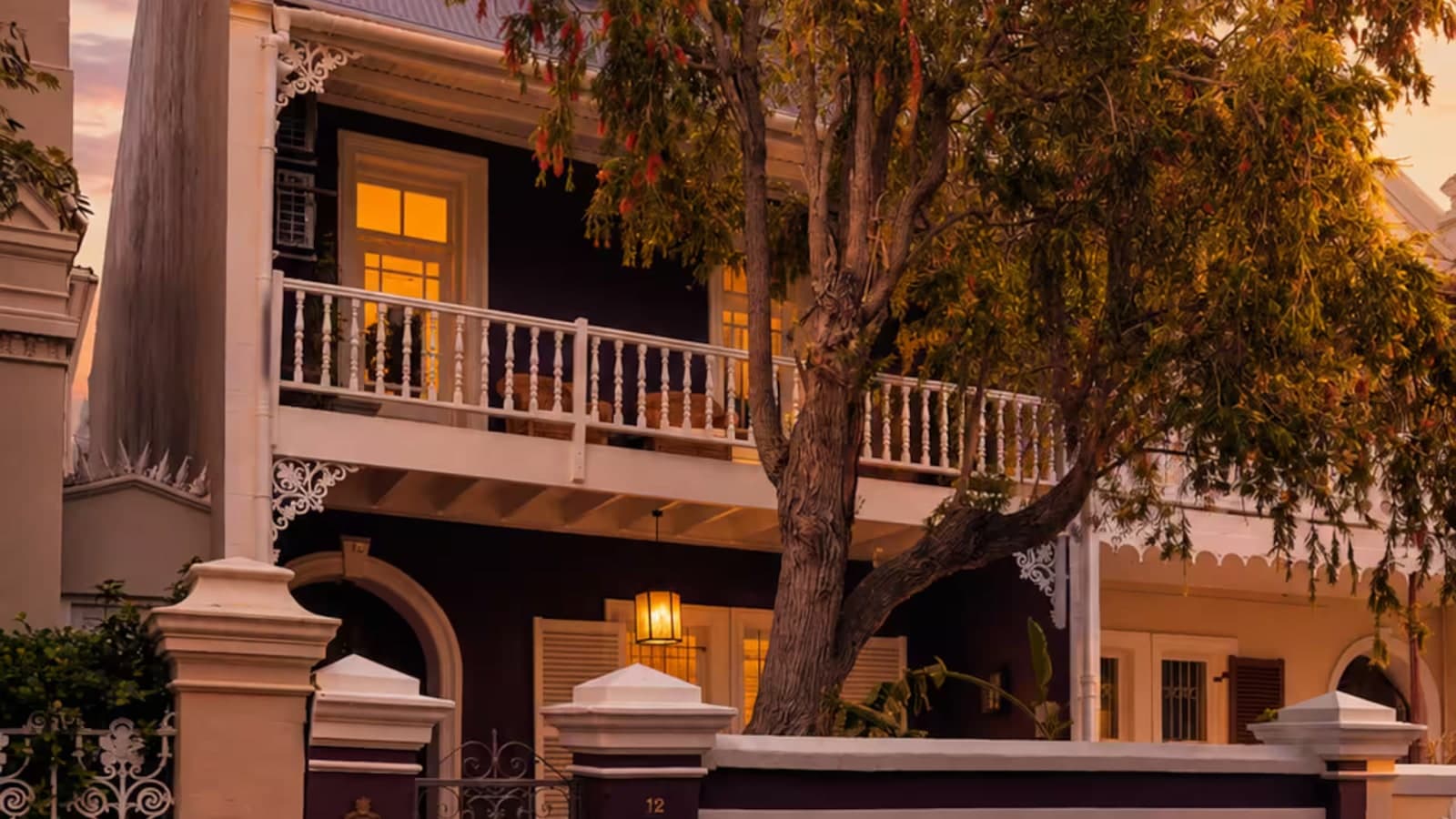 Stay Victorian: Broekie Lace and Bay Windows